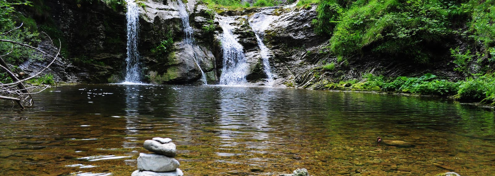 5 Destinasi Air Terjun Paling Menggelegar di Kalbar